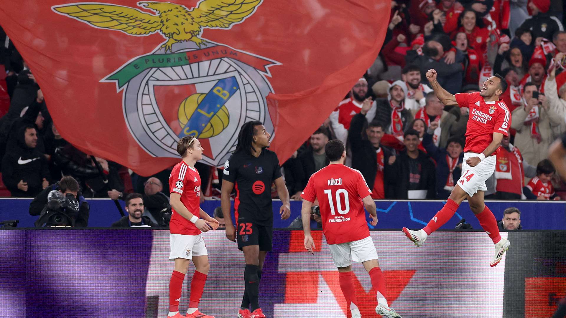 上留下了深 上留下了深